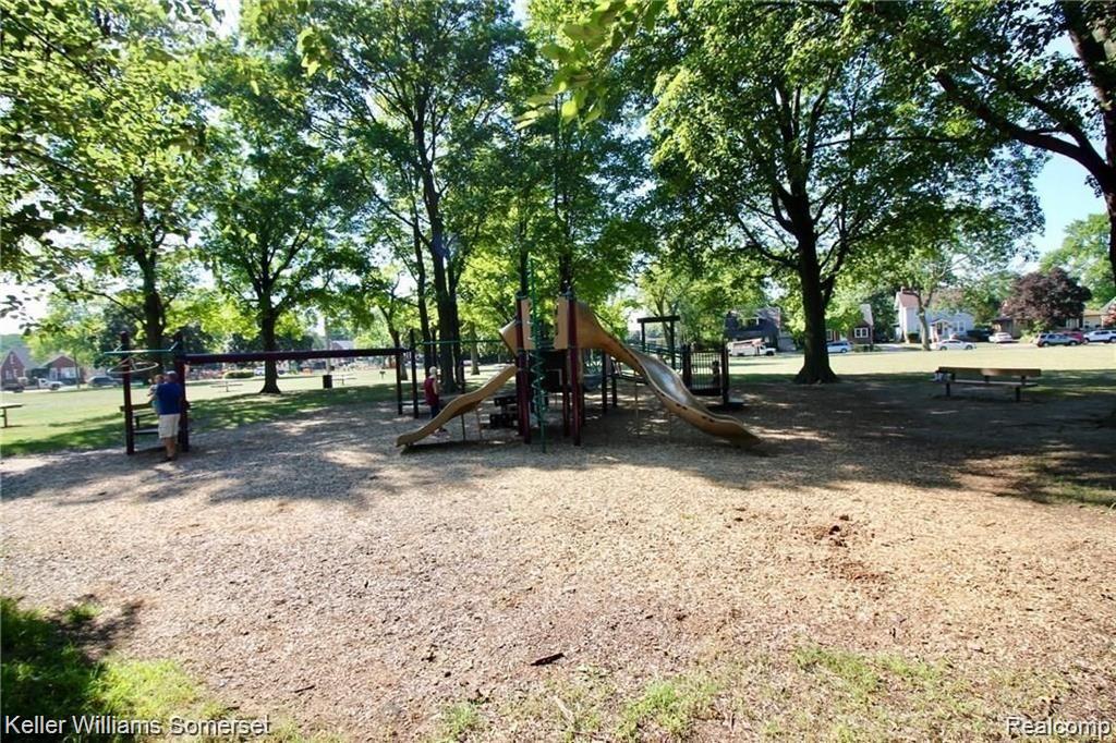 861 W LEWISTON Avenue, Ferndale, MI 48220 — Photo 23