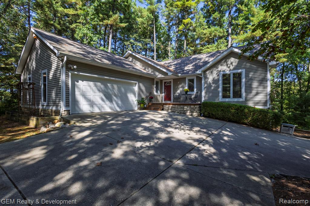 925 Sarah Road, Pinckney, MI 48169 — Photo 3