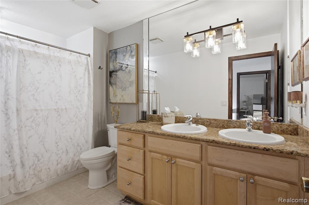 6608 Red Cedar Lane, West Bloomfield, MI 48324 — Photo 27