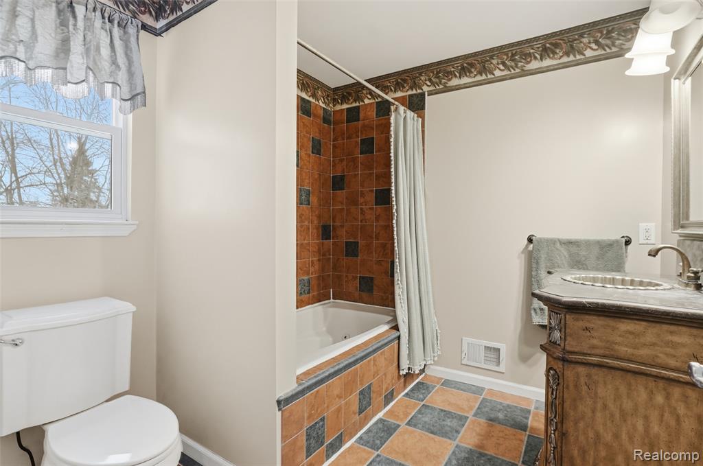 863 Sylvanwood Drive, Troy, MI 48085 — Photo 19