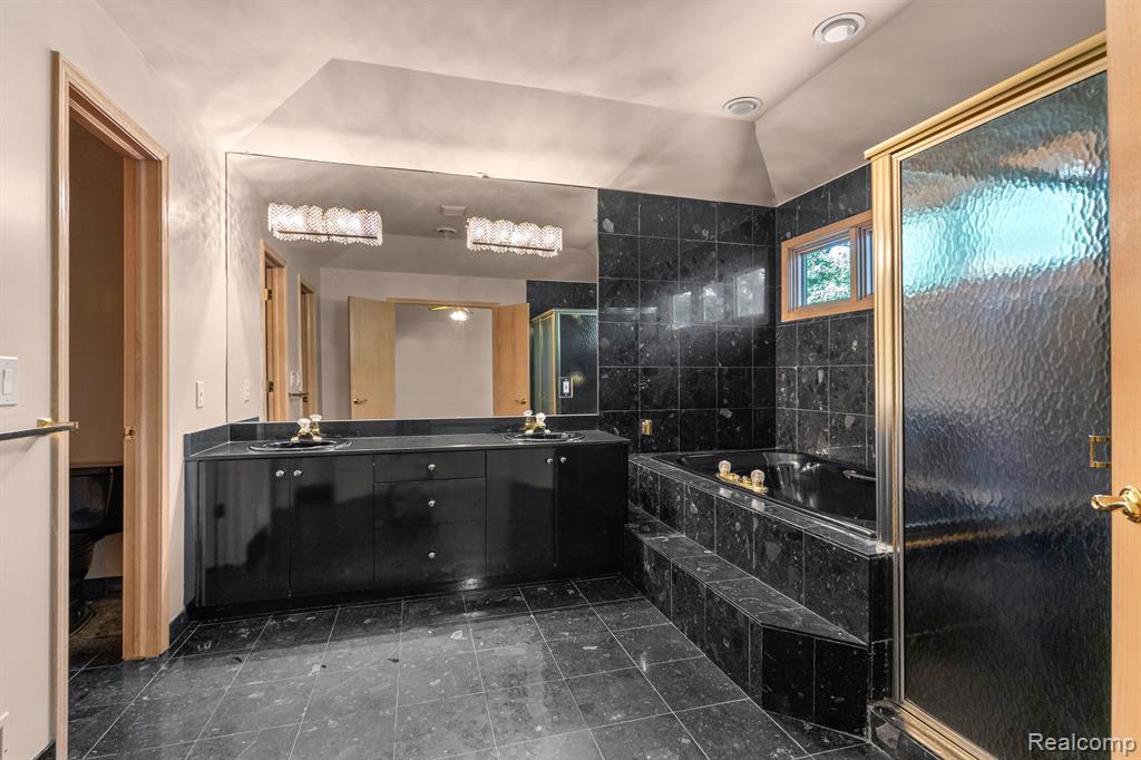 4 LEMINGTON, Dearborn, MI 48126 — Photo 24