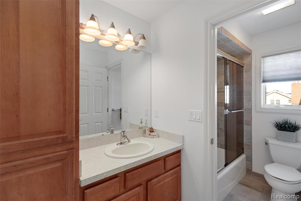 34330 Jefferson Avenue, Harrison Township, MI — Photo 35