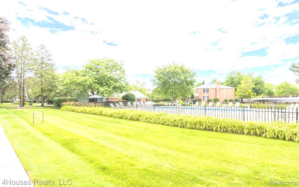 737 E Fox Hills Drive, 180, Bloomfield Hills, MI 48304 — Photo 25