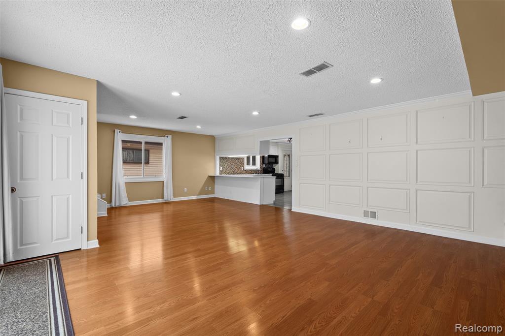 4205 Harding Street, Dearborn Heights, MI 48125 — Photo 13
