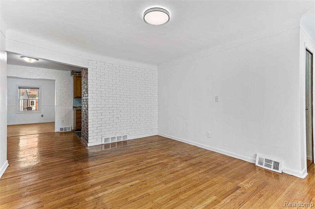 5743 Plainfield Street, Dearborn Heights, MI 48127 — Photo 12