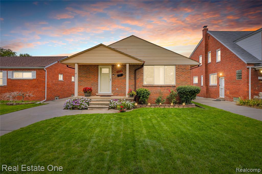 8335 Bernice, Center Line, MI 48015