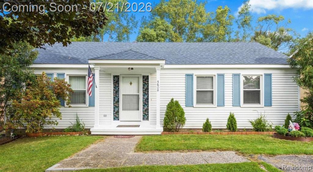 5608 Clinton River Drive, Waterford, MI 48327 — front exterior