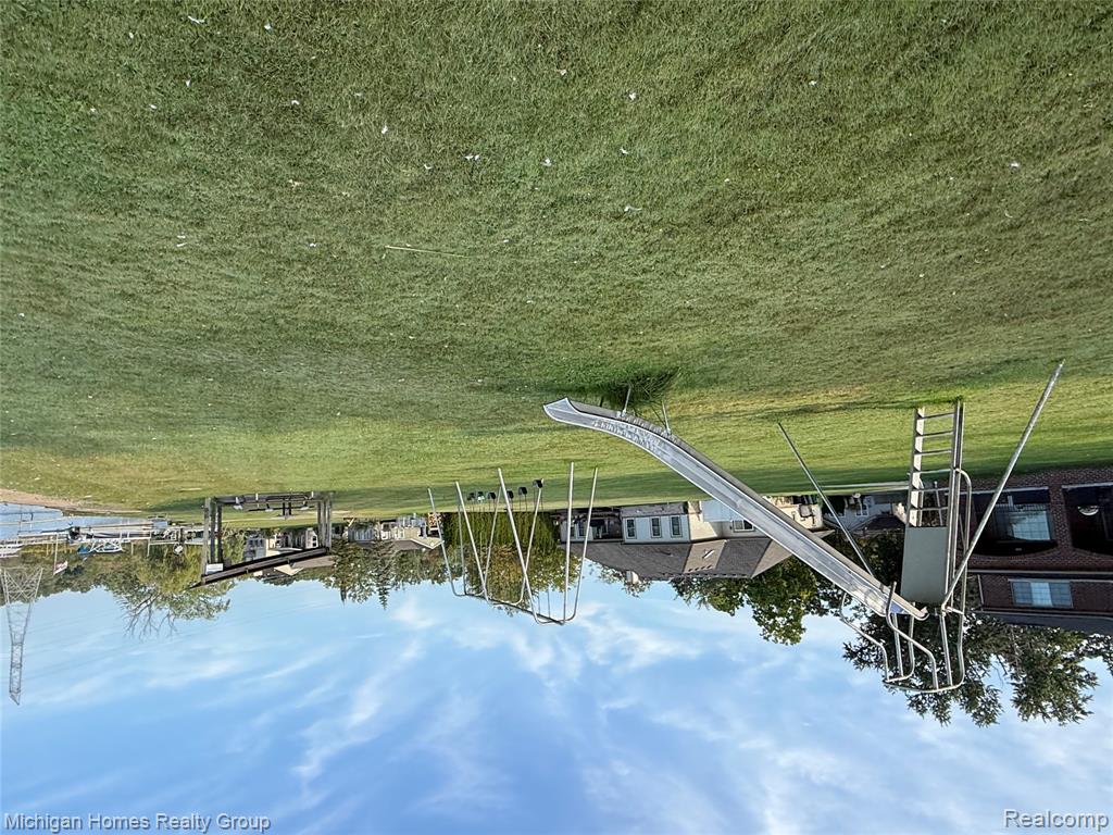 2910 LOON Drive, Wixom, MI 48393 — Photo 16