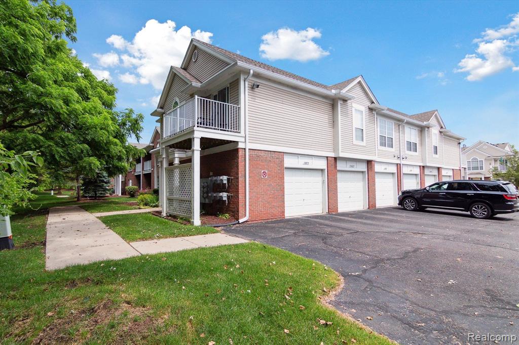 16871 DOVER Drive, Northville, MI 48168 — Photo 28