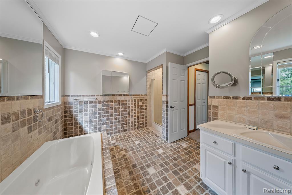 9415 Lakewood Drive, Grosse Ile, MI 48138 — Photo 26