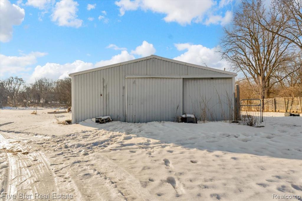 911 S Duck Lake Road, Milford, MI 48381 — Photo 7