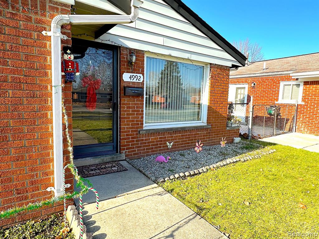 4992 MCKINLEY Street, Dearborn Heights, MI 48125 — front exterior