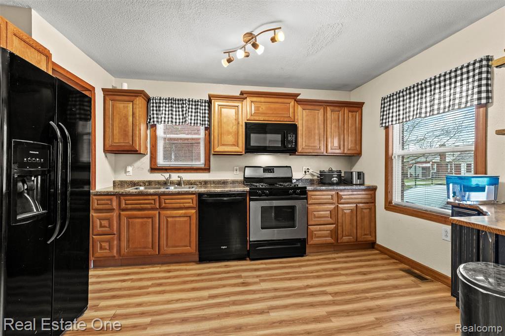 9140 Cloverlawn Street, Detroit, MI 48204 — Photo 7