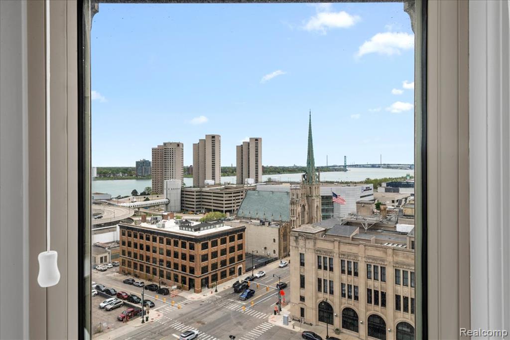 525 W LAFAYETTE Boulevard, 12E, Detroit, MI 48226 — Photo 36
