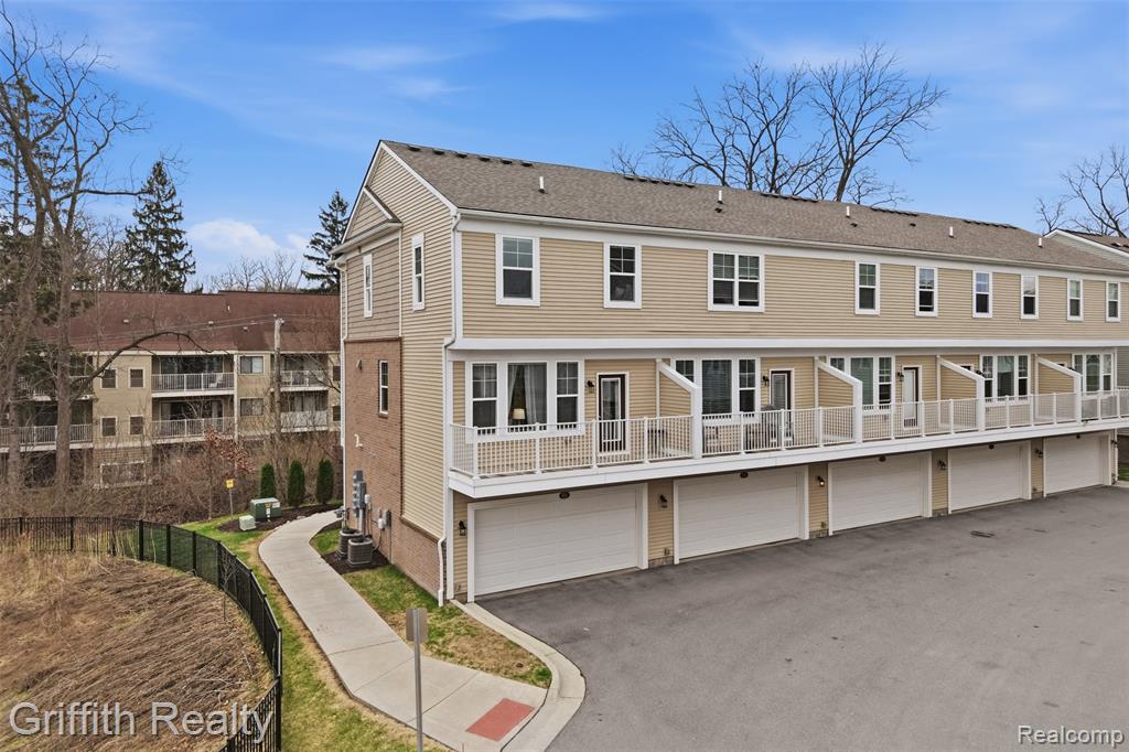 614 Anne Avenue, Brighton, MI 48116 — Photo 2