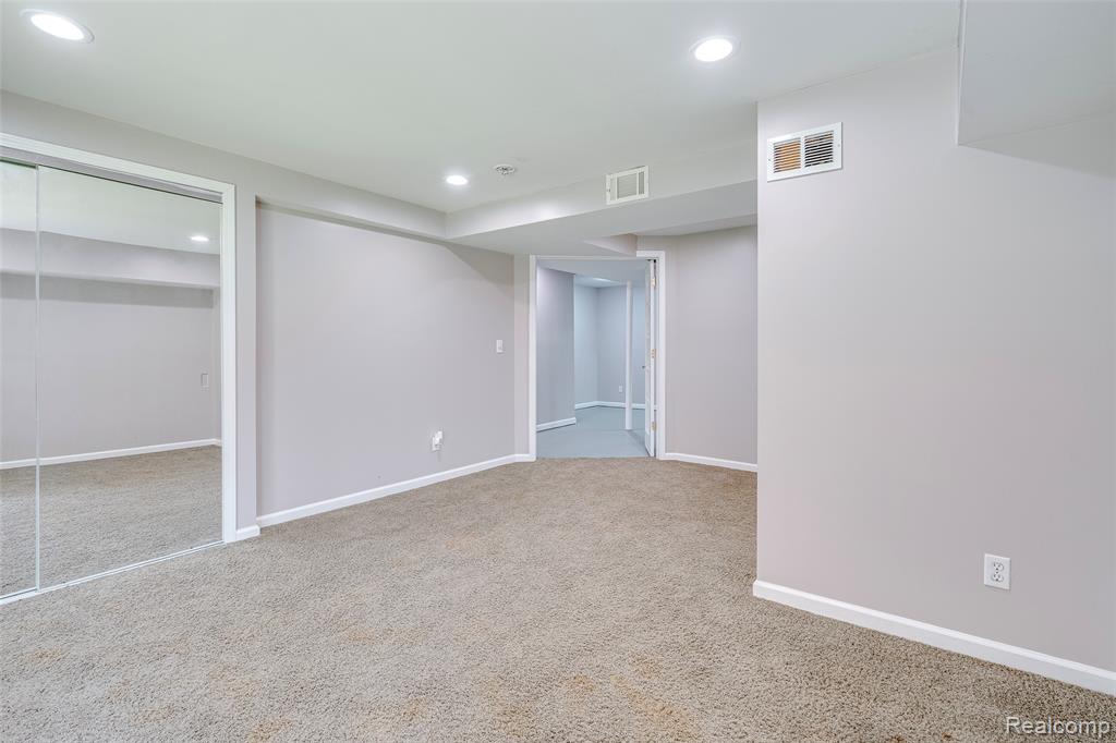 461 Alexander Drive, Commerce Twp, MI 48390 — Photo 39