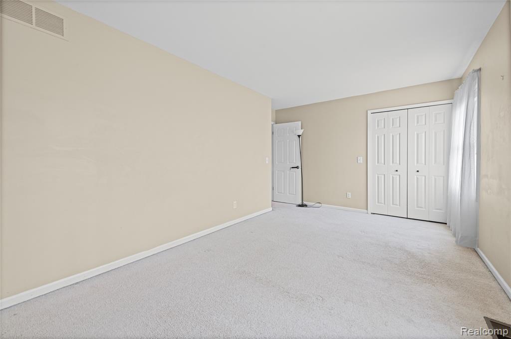 24762 Bashian Drive, Novi, MI — Photo 18