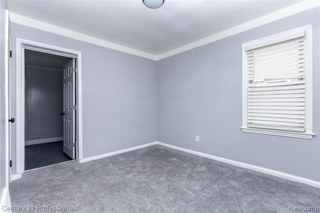 9037 Longacre Street, Detroit, MI 48228 — Photo 21