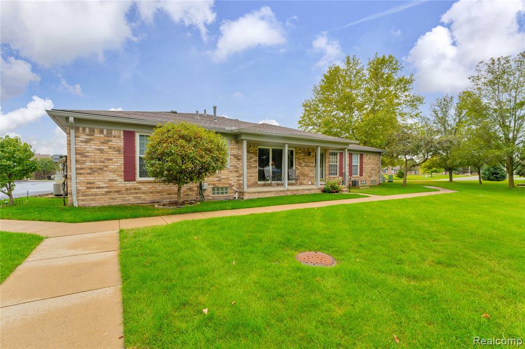 48679 Aberdeen Court, Shelby Twp, MI 48315 — Photo 2
