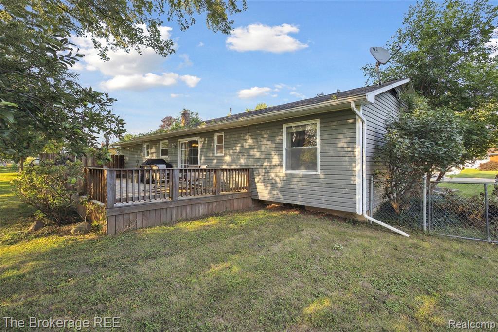 7092 FAIRGROVE Drive, Swartz Creek, MI 48473 — Photo 25