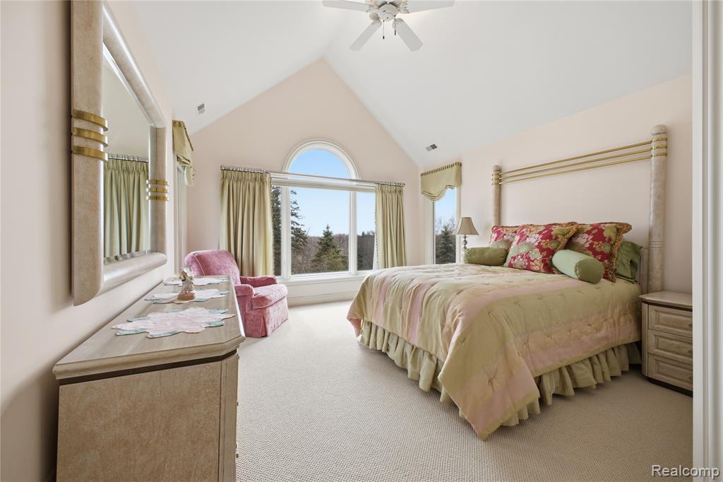 5230 Clarendon Crest Street, Bloomfield Hills, MI 48302 — Photo 32