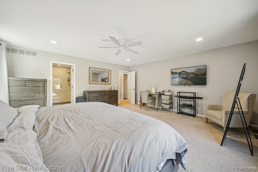 490 CLAYBURN Boulevard, Waterford, MI 48327 — Photo 24