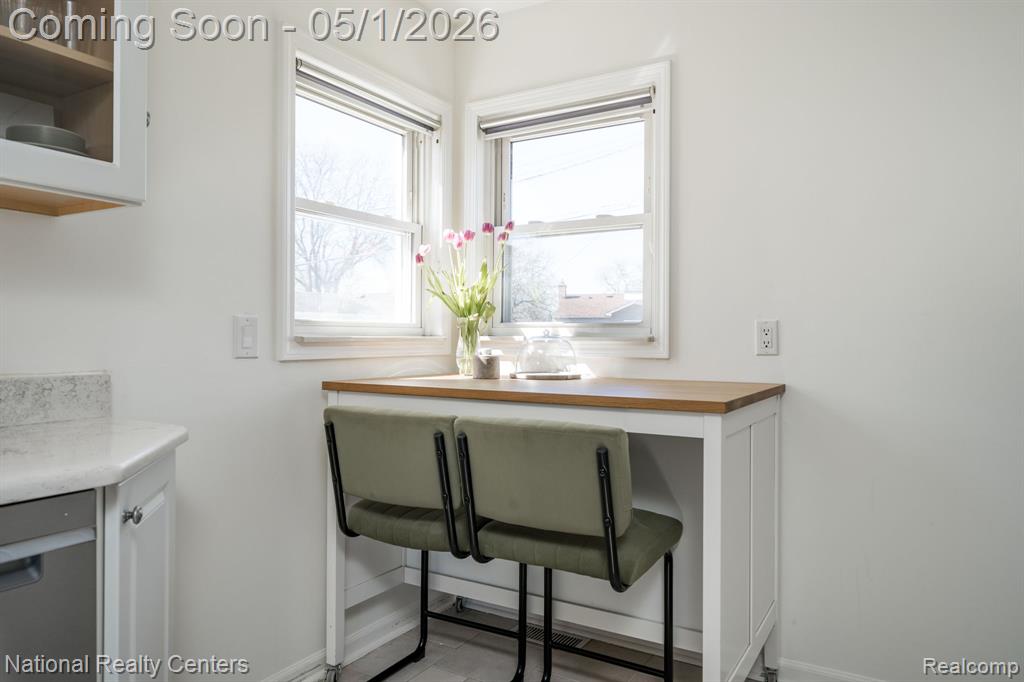 8341 Shari Drive, Westland, MI — Photo 14