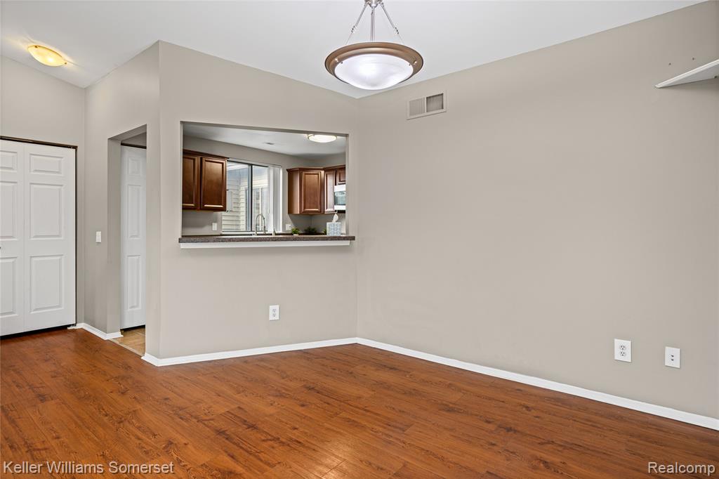 20745 Indian Creek Drive, Farmington Hills, MI 48335 — Photo 13