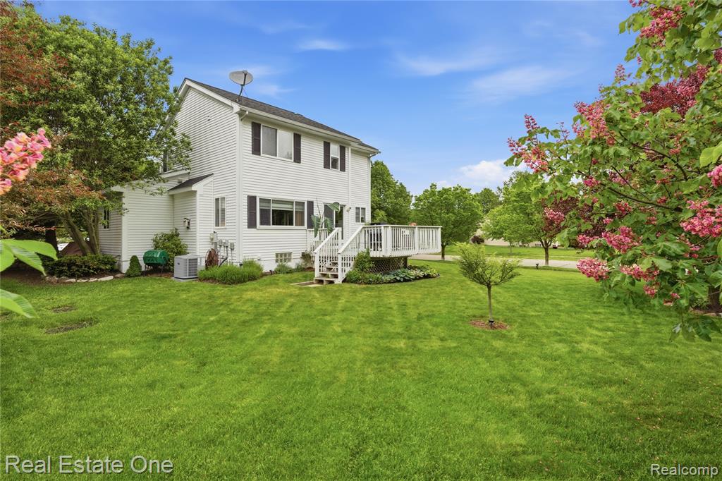 8576 Barrington Drive, Ypsilanti, MI 48198 — Photo 35