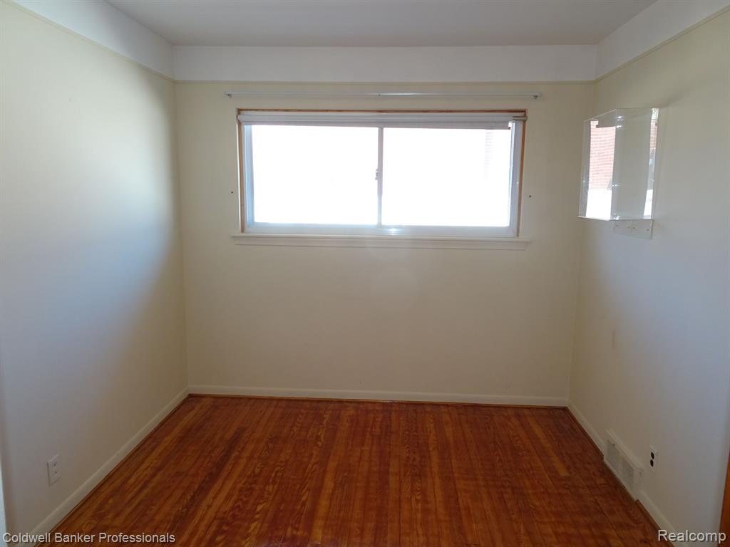 7790 LOUISE Court, Westland, MI — Photo 18