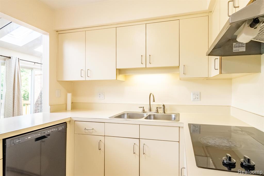 4230 BRECKENRIDGE Drive, West Bloomfield, MI — Photo 13