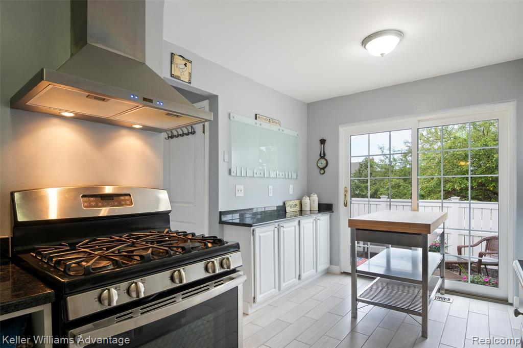 42105 Roscommon Street, Novi, MI 48167 — Photo 10