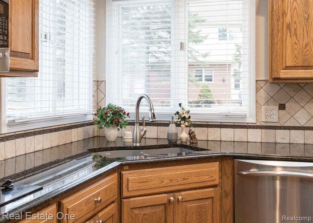 54035 Scarboro Way, Shelby Twp, MI 48316 — Photo 11