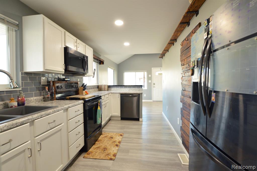 4051 Red Wing Drive, Flint, MI 48532 — Photo 11