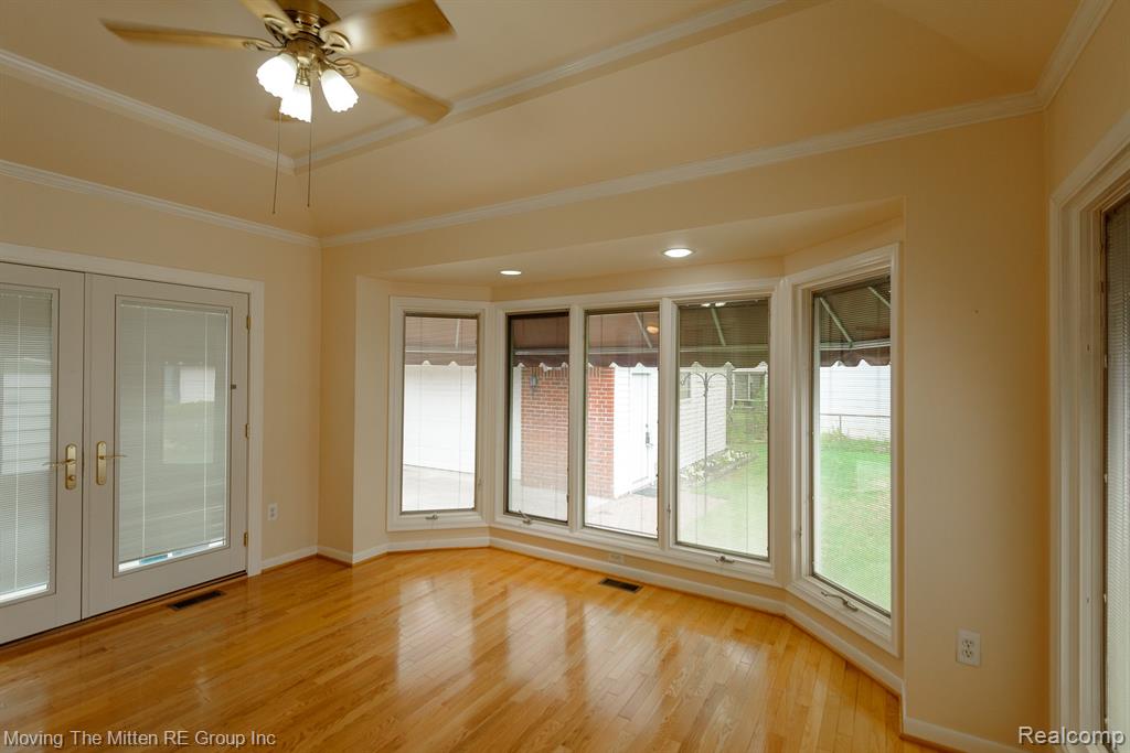 9668 Farmington Road, Livonia, MI 48150 — Photo 10