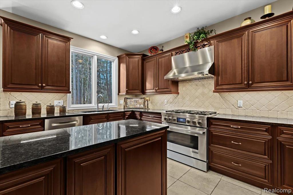 9018 CASCADE Drive, South Lyon, MI 48178 — Photo 16