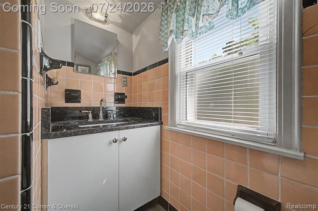 2660 Thomas Avenue, Berkley, MI 48072 — Photo 32