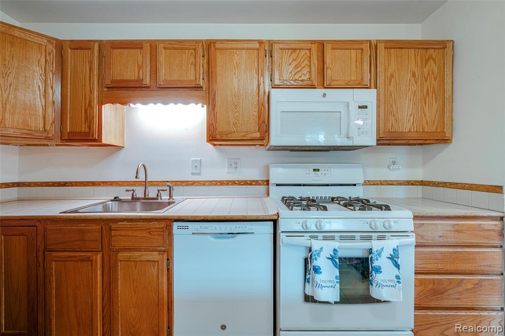 40815 Newport Drive, Plymouth, MI 48170 — Photo 9