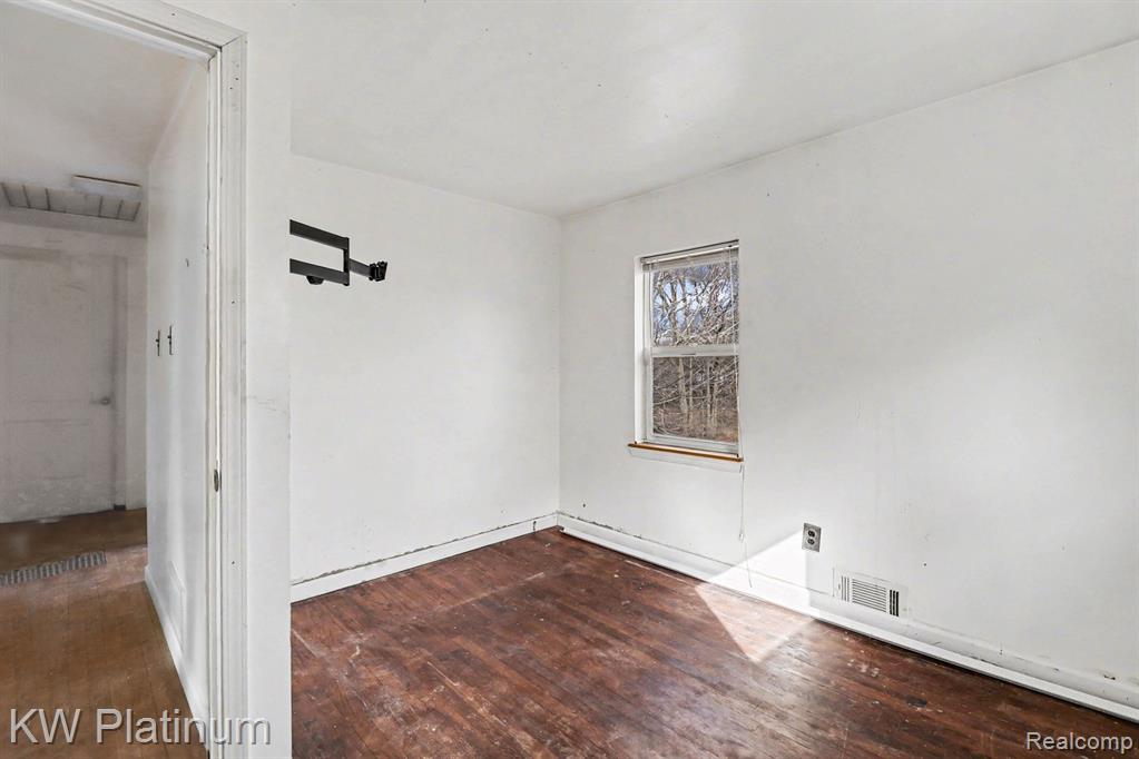5160 Laur Road, North Branch, MI 48461 — Photo 16