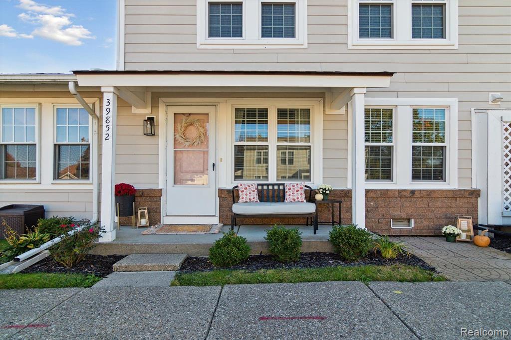 39852 VILLAGE WOOD Circle, Novi, MI — Photo 2
