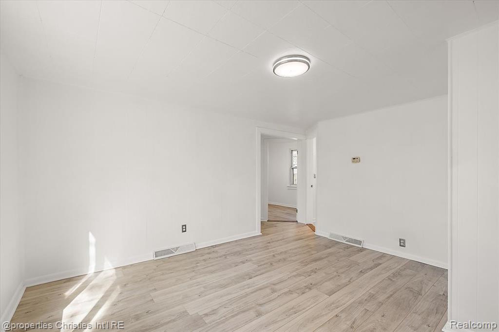 228 W Columbia Avenue, Pontiac, MI 48340 — Photo 7