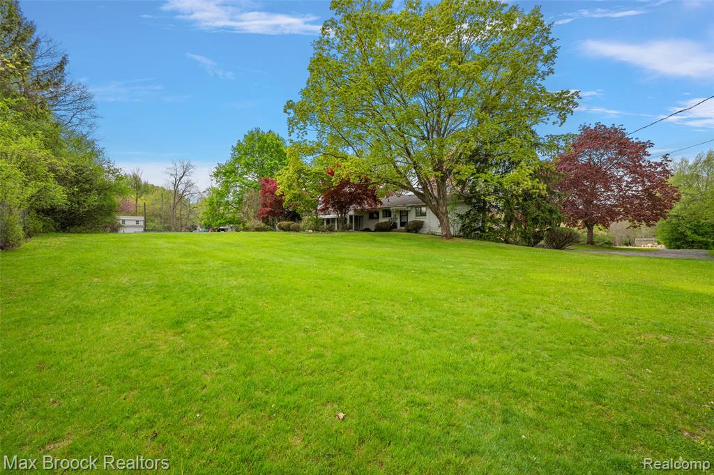 30400 Woodhaven Lane, Beverly Hills, MI 48025 — Photo 24