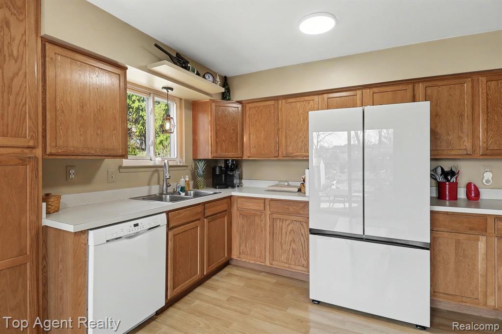 1010 Pelham Boulevard, Waterford, MI 48328 — Photo 8