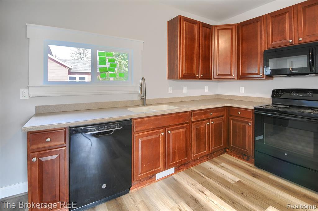 11 1ST Street, Oxford, MI 48371 — Photo 22