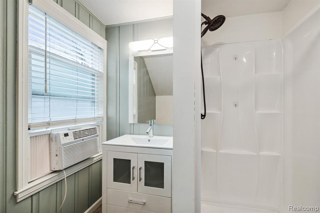 822 N GAINSBOROUGH Avenue, Royal Oak, MI 48067 — Photo 17