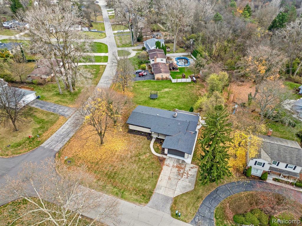 7011 WHITE PINE Drive, Bloomfield Hills, MI 48301 — Photo 28