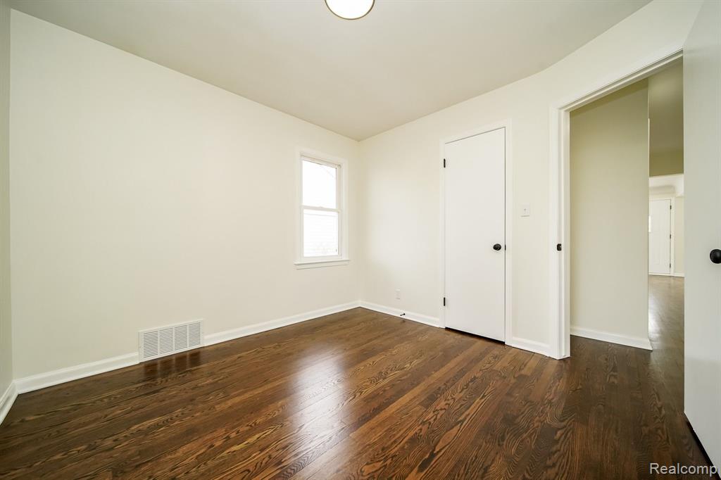 6855 KINGSBURY Street, Dearborn Heights, MI 48127 — Photo 43