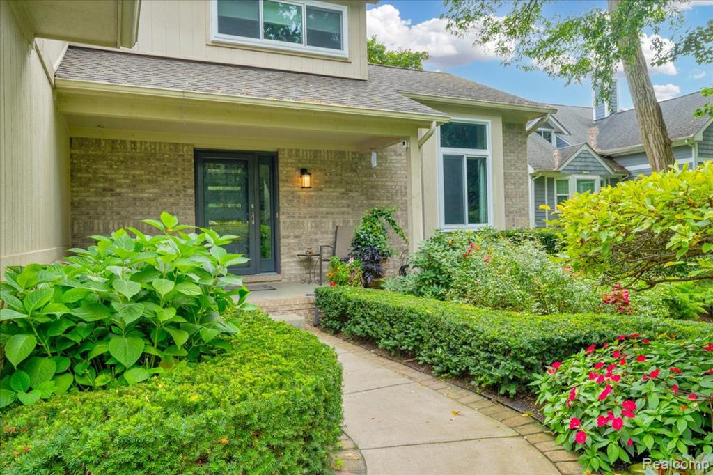 5050 Whitlow Court, Commerce Twp, MI 48382 — Photo 2