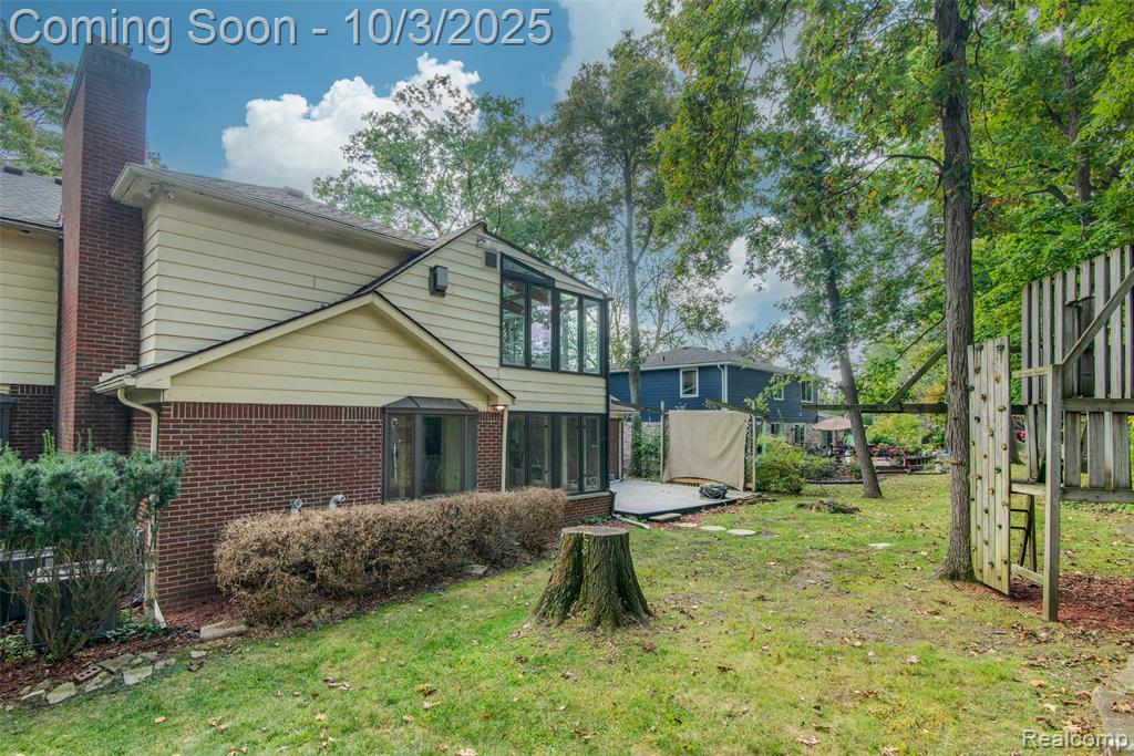 5130 Lake Bluff Rd, West Bloomfield, MI 48323 — Photo 34