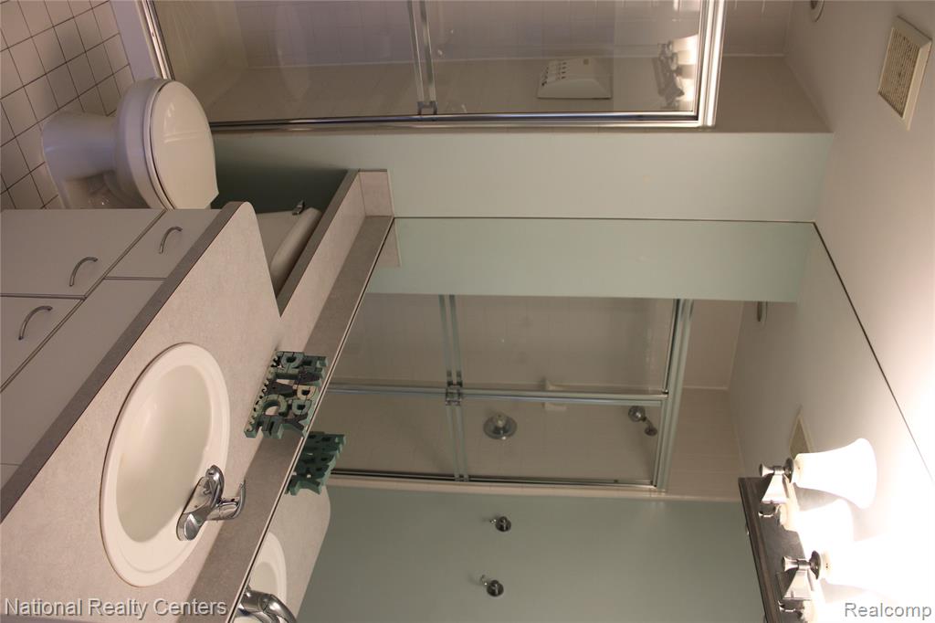 44800 Bayview Drive, Novi, MI — Photo 8